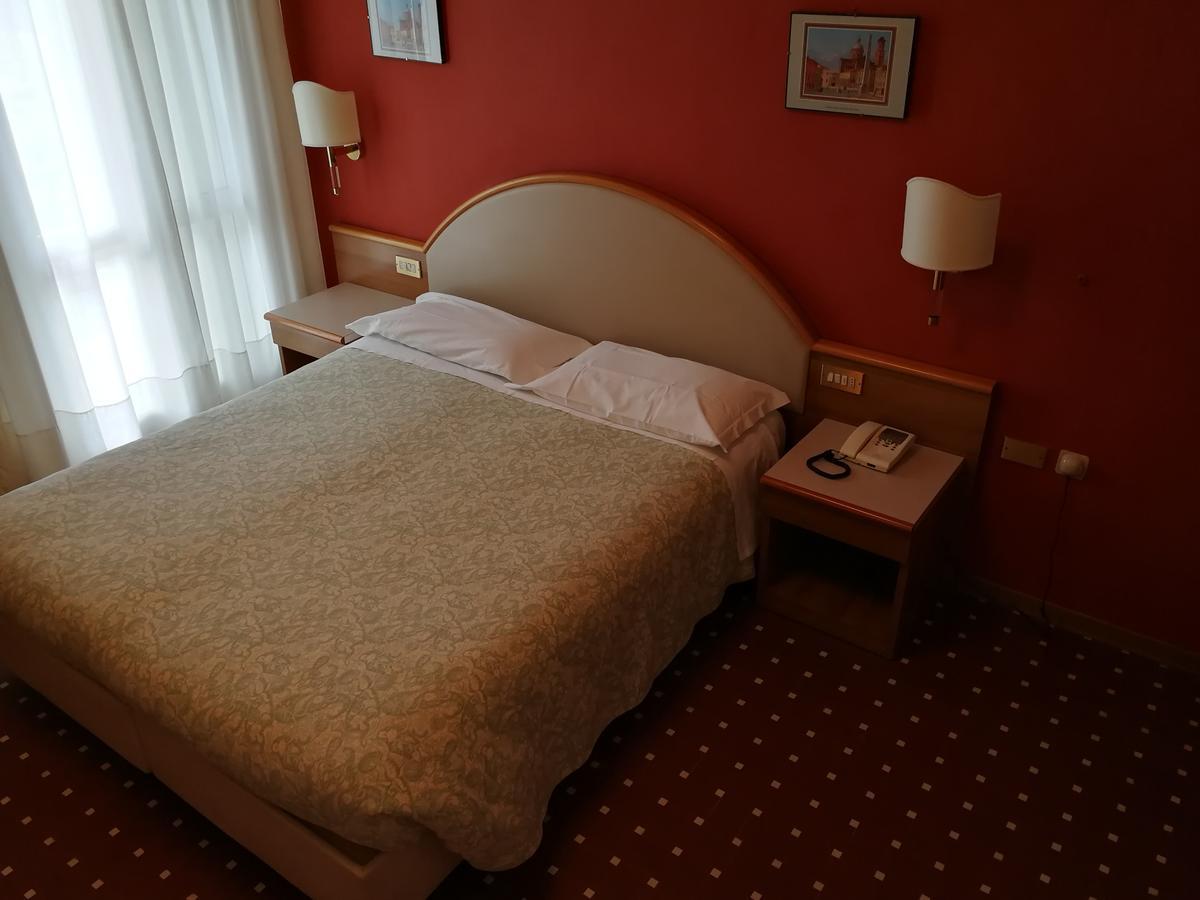 Albergo Miramonti Кастельново-не-Монти Экстерьер фото