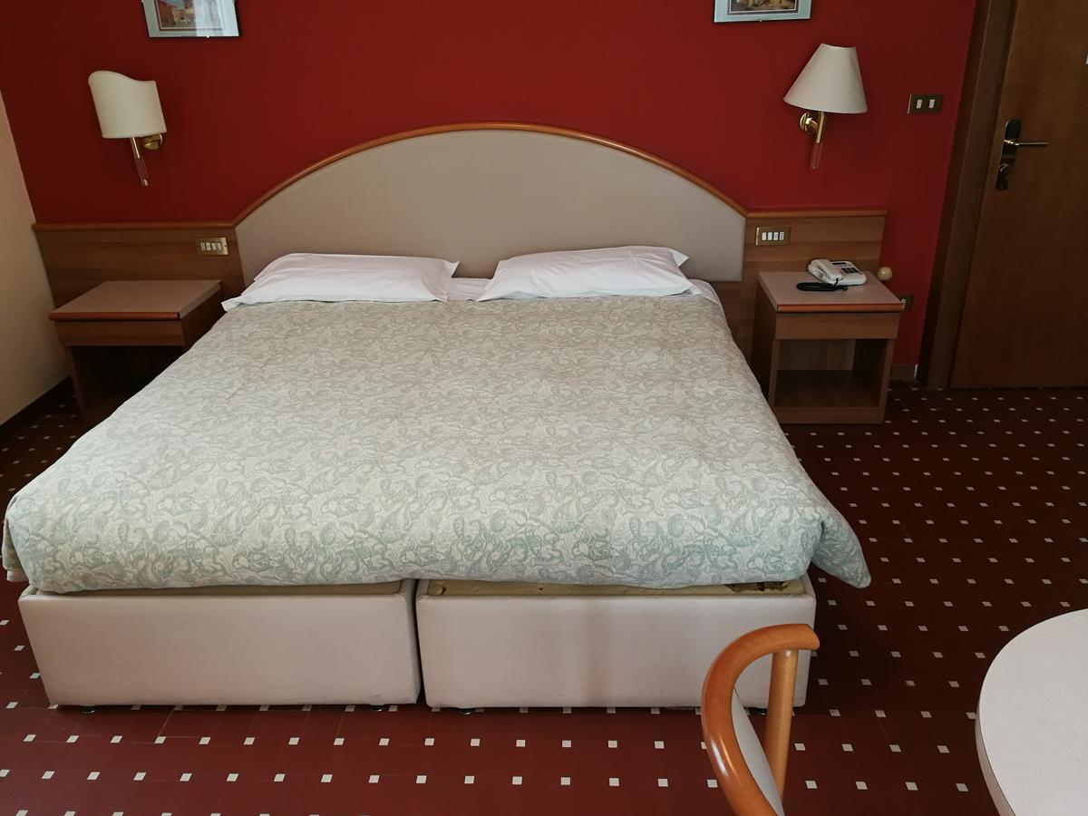 Albergo Miramonti Кастельново-не-Монти Экстерьер фото
