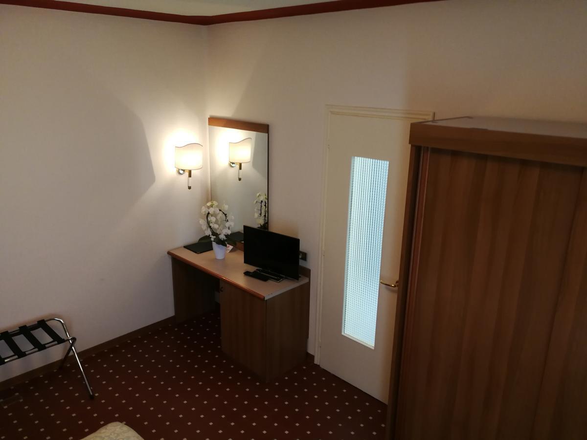 Albergo Miramonti Кастельново-не-Монти Экстерьер фото